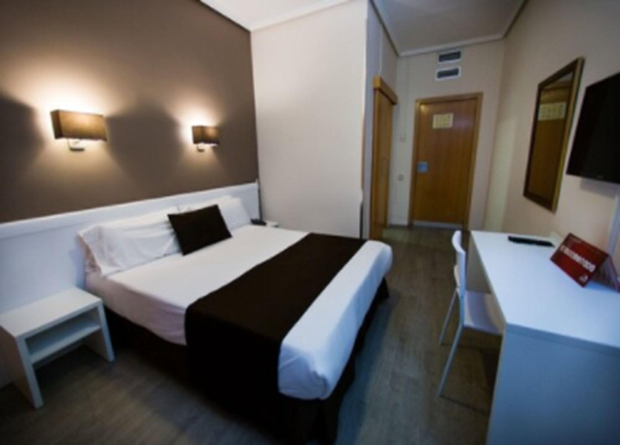 สวีท โฮเทล คอนติเนนตัล Hotel บาเลนเซีย ภายนอก รูปภาพ