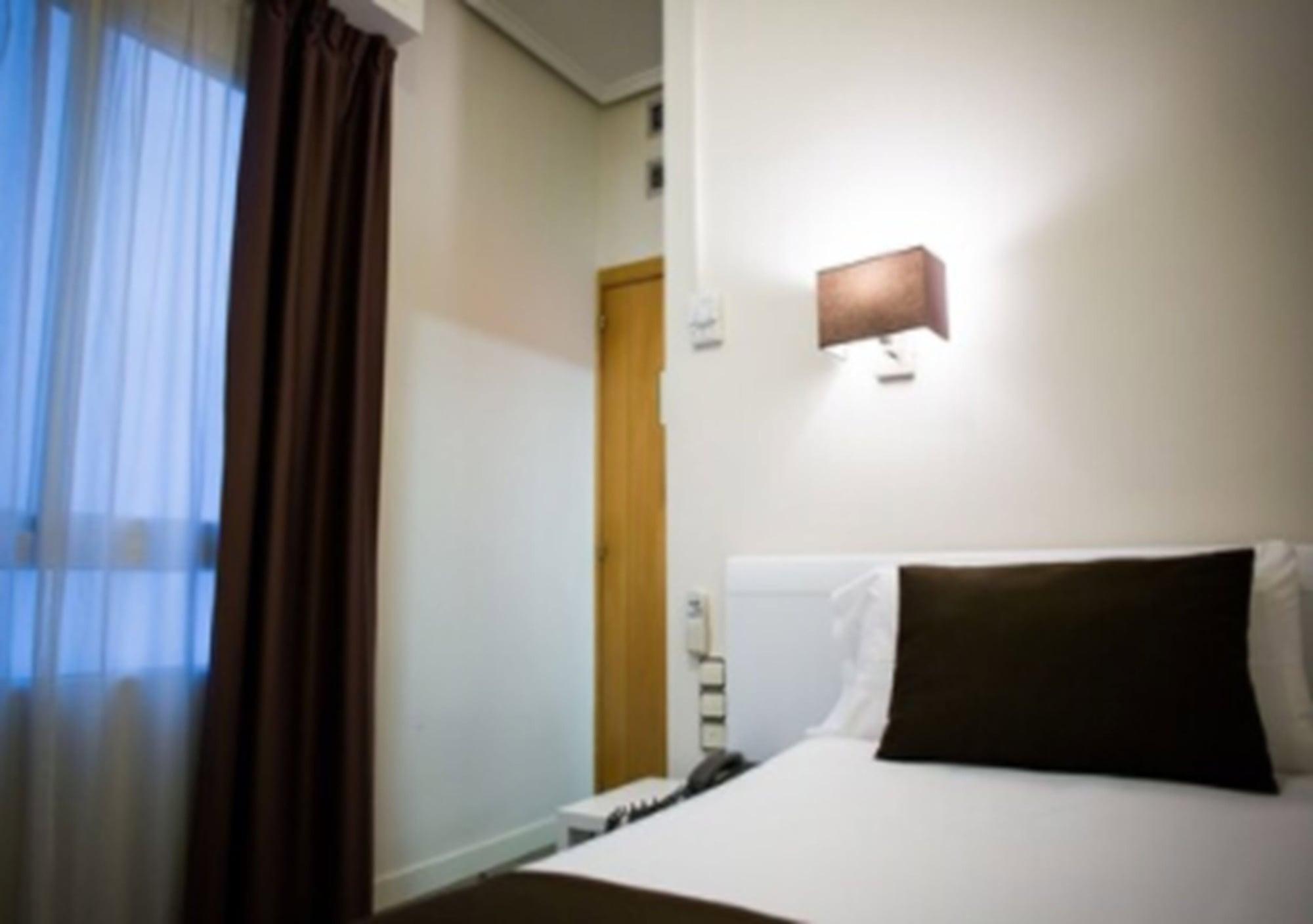 สวีท โฮเทล คอนติเนนตัล Hotel บาเลนเซีย ภายนอก รูปภาพ